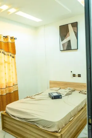 Cozy 2-bedroom apartment in beautiful Lome with AC, WiFi, security agent