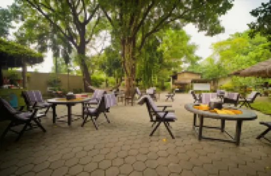 Chitwan Gaida Lodge - Animal Lovers & Birdwatchers Paradise