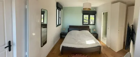 Comfortable house with sea view