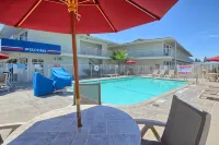 Motel 6 Tulare, CA - Pools
