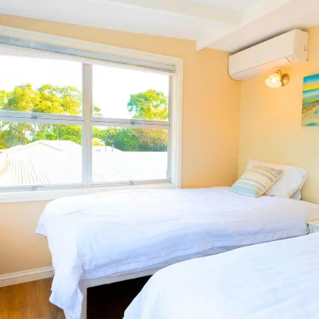 Metawisebnb Waterfront 3BR Coastal Escape