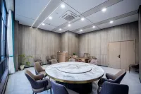 Qingyuan Ruiyun·Huipeng International Hotel - Mountain view