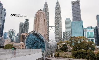 Sky Suites KLCC Homestay by BIRDY STAY
