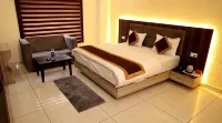Hotel Blue Pine @Har Ki Pauri Road