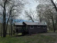 Charming 2-bedroom cottage with WiFi, AC on quiet lake on trails with kayaks. - 2-Star