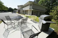 Affordable Suites of America Fredericksburg - parking