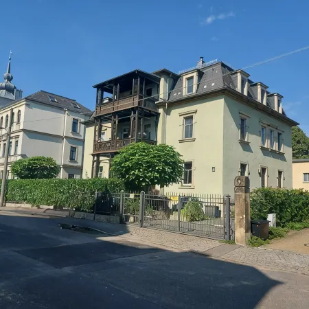 150 sqm in Dresden city villa from the Wilhelminian era. Отели рядом с достопримечательностью «Шенфельд-Вайссиг»