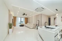 Luxurious President Family Suite Mosaic Midvalley - Condos