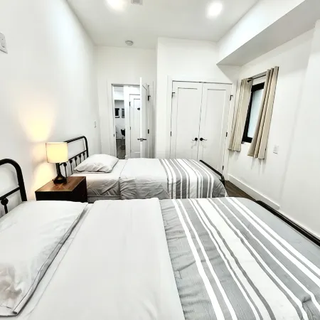 Stylish 2BR/2BA Apt near NYC Free Parking Full Kitchen & W/D