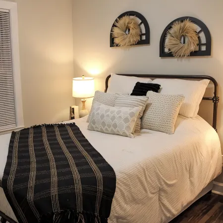 Cozy 2-bedroom house in Savannah. We welcome you!