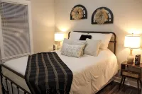 Cozy 2-bedroom house in Savannah. We welcome you!