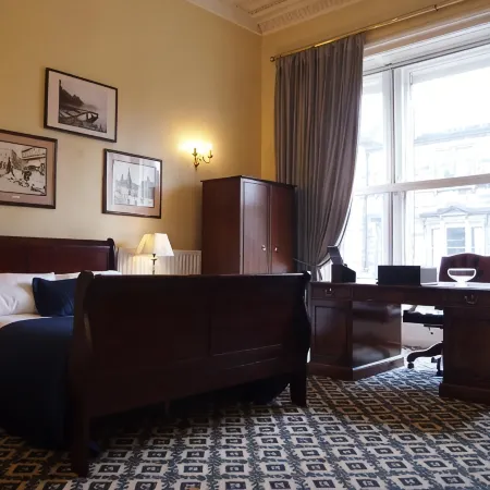 Thistle Hotel Отели рядом с достопримечательностью «Дин Гэллери»