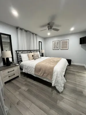 Tropical Oasis Plus with Hot Tub+5mi to Beach, Near Img!