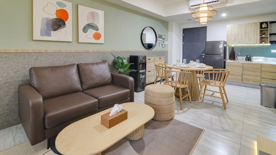 2BR Collins W/ Pool