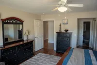 Luxury Downtown Getaway: 2BR Condo Near New Buffalo’s Top Attractions!