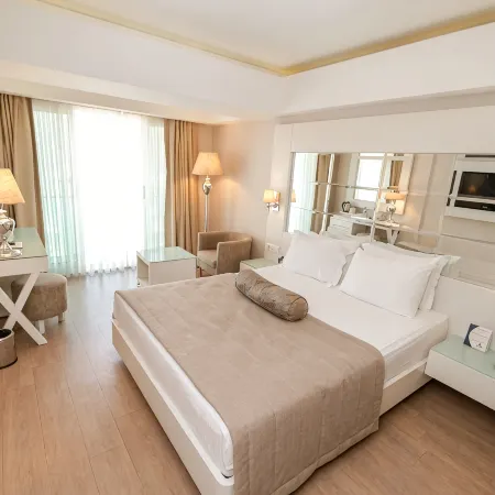 Alesta Yacht Hotel
