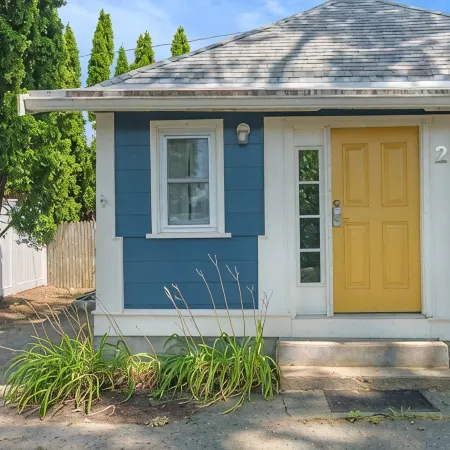 Witchy Hideaway Cottage; Close to Beaches, Salem & Train to Boston