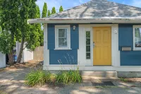 Witchy Hideaway Cottage; Close to Beaches, Salem & Train to Boston