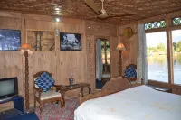 Palace Heights Houseboats