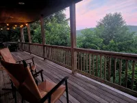 Boone/Blowing Rock Cabin: Hot Tub, Mountain Views, Sleeps 8, Peaceful, Private