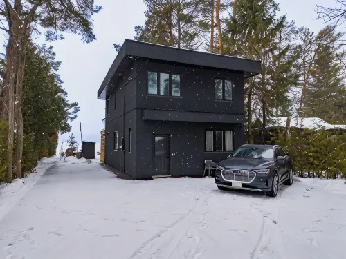 Luxury Waterfront Retreat with Sauna, EV Charger, Pizza Oven & Lake Views