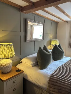Old Mill Barn (2 Bedrooms) Grade II listed in the Cotswolds - 4-Star