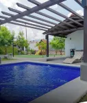 Beautiful 3-bedroom house in the most exclusive zone of  Sn Miguel with WiFi, AC - Kolam Renang
