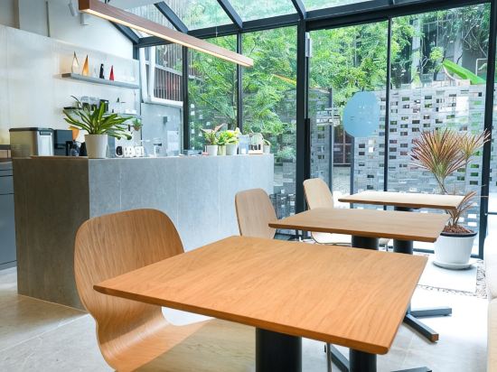 day one space - BTS On Nut - Live Above Cowork Cafe