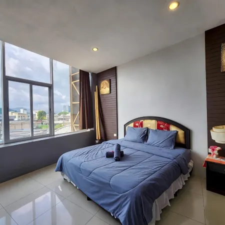 The Rest Phuket Отели рядом с достопримечательностью «Площадь Robinson Ocean»