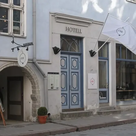 CRU Hotel