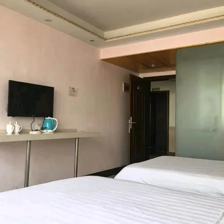 Xinghua Hotel (Fuyang Fudong Happy City)