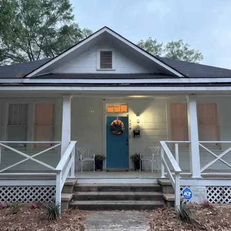 4-bedroom bungalow in amazing Natchitoches with WiFi, AC near Northwestern Univ.