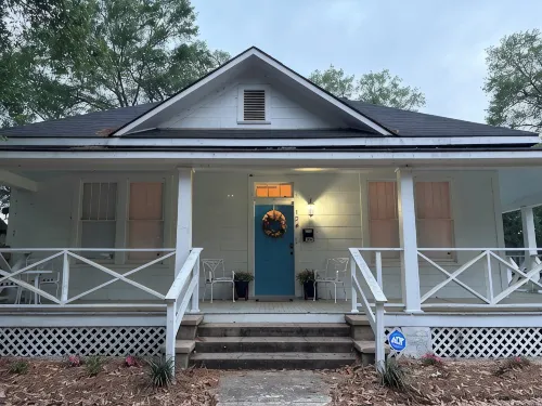 4-bedroom bungalow in amazing Natchitoches with WiFi, AC near Northwestern Univ.