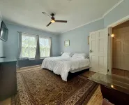 Spacious Historical Home by Parks, Shops, 4Bd 2ba Save Weekly & Monthly.