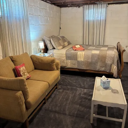 Vintage Farmhouse with Parking right in the City! Family Friendly, Fenced Yard.