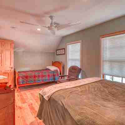 4BR Bartlett. Near Attitash & Saco River. Sleeps 10+ Rooms