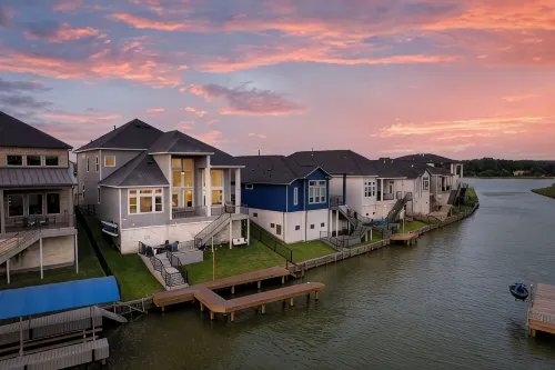 Lux Lakefront with Game-room, Community Pool, Paddleboards, and more! - 4-Star