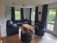 Vrijstaande Rietgedekte 4-persoons Vakantie Villa met Grote Prive Tuin Hotels in Heeten