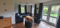Vrijstaande Rietgedekte 4-persoons Vakantie Villa met Grote Prive Tuin - 2-Star