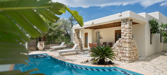 Villa Paradisos 1 with private pool, wireless, satellite TV,  in a quiet idyll Hotels in Faistós