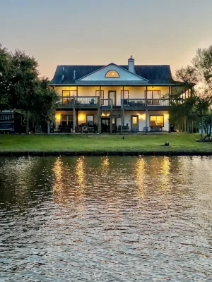 16 overnight guests, 3 Boat Docks, Fishing, Swimming, Kayaking, Reunions - 4 estrellas