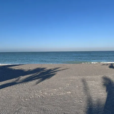 Beautiful Beach House , Priv. Beach Access, Private Pool