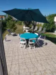 Cosy house close to beaches and shops. garden, above-ground pool, terrace