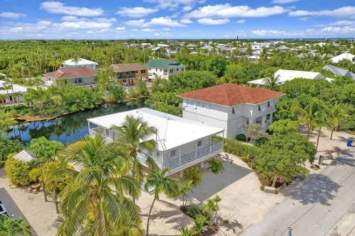House in Islamorada, in exclusive Venetian Shores. - Homestays