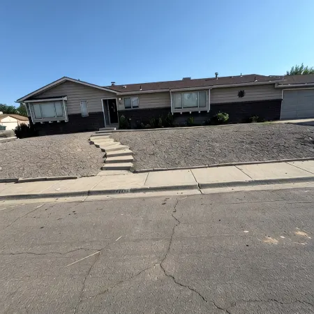 Charming 3-bedroom house with a ton of amenities.