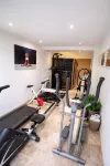 Detached 2-Bedroom House with Private Garden and Terrace. Quiet Location and Pool - Gym