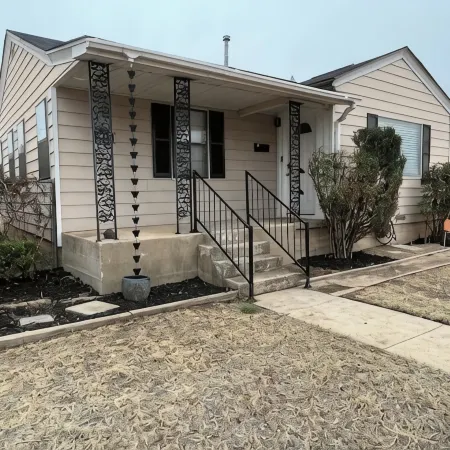 NEWLY RENOVATED HOME with high speed WiFi, gourmet kitchen, outdoor grilling.