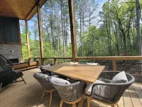 Lux Blue Ridge Cabin, Hot tub, Swing, & PingPong!