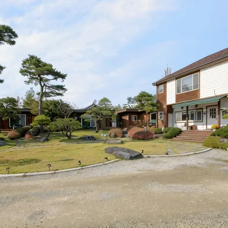 Gangneung Way to Gyeongpodae Pension Отели рядом с достопримечательностью «Павильон Кёнподэ»