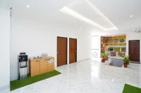 Urbanview Syariah Jackson Living near Stasiun Malang - 3-Star